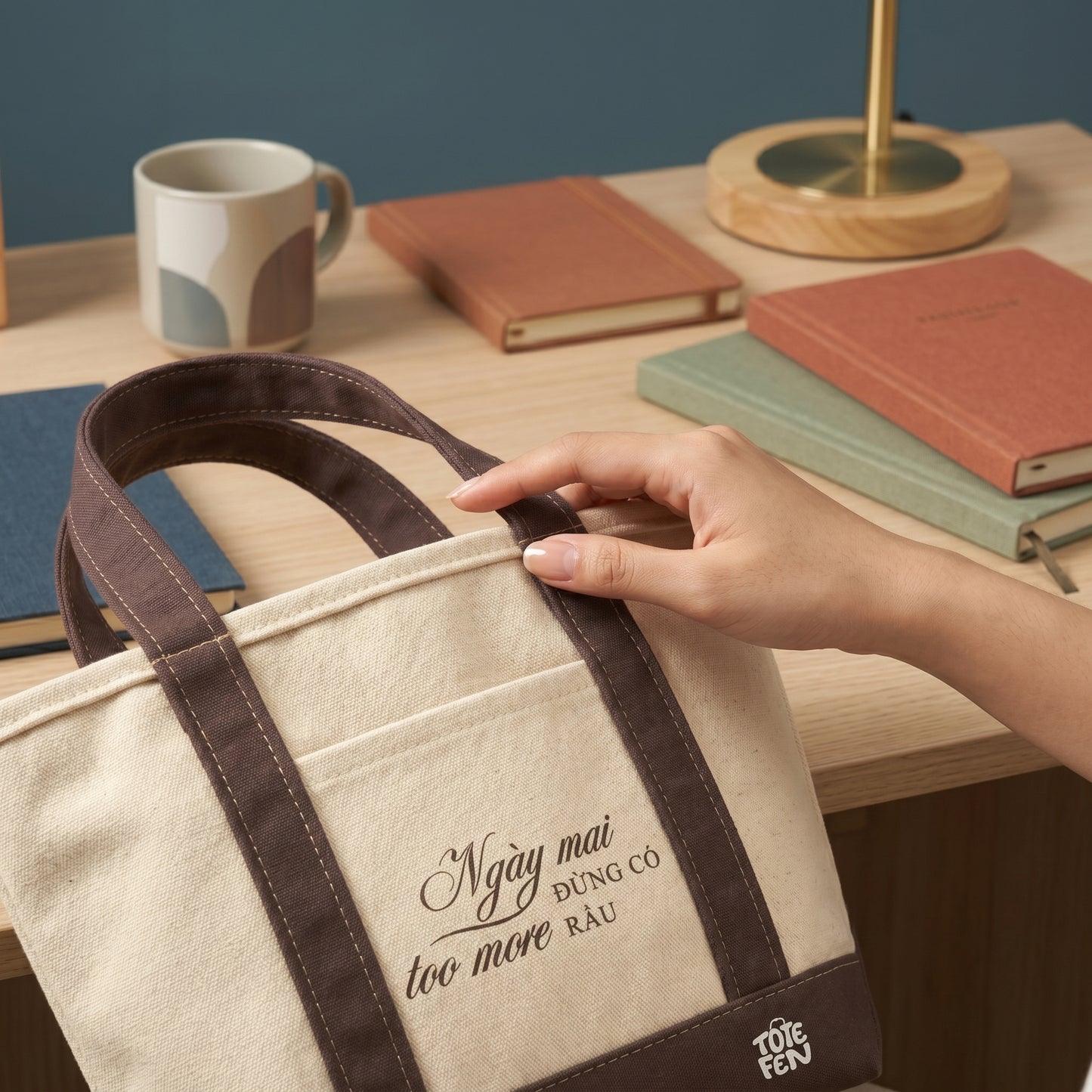 ảnh thực tế nâu mini canvas tote